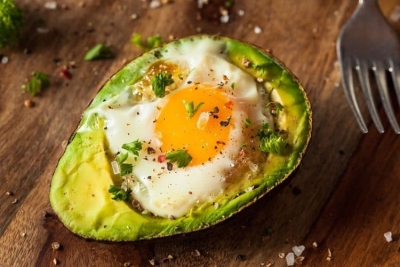 5 điều bạn nên biết khi ăn trứng gà sống
