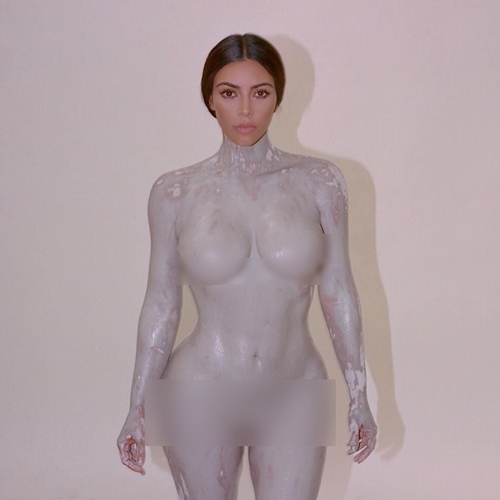 Cô Kim “siêu vòng 3” gây tranh cãi khi nude để tạo chai nước hoa