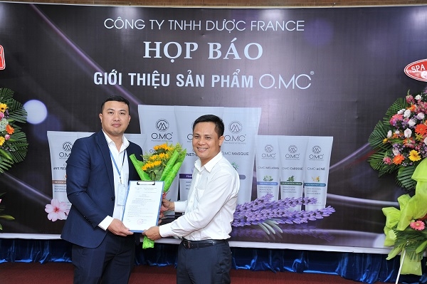 Công ty TNHH Dược France họp báo ra mắt sản phẩm OMC