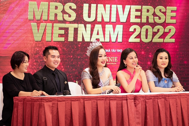 Đại diện Việt Nam Hoàng Thanh Nga chinh chiến trên đấu trường Mrs Universe 2022 tại Bulgaria