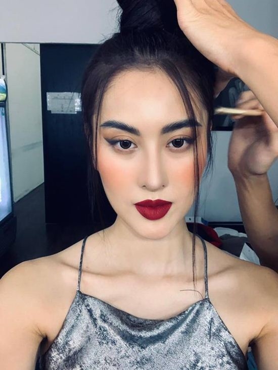 Hot girl Hà lade tự khoe ảnh cắt gọt mặt sưng phù 