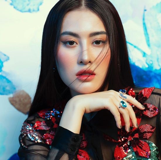 Hot girl Hà lade tự khoe ảnh cắt gọt mặt sưng phù 