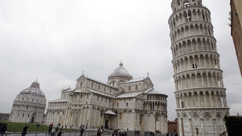 Khách du lịch hết cơ hội chiêm ngưỡng tháp nghiêng Pisa?