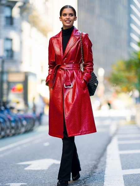 Mặc màu đỏ như thiên thần Victoria’s Secret Sara Sampaio sẽ giúp bạn tỏa sáng một cách bất ngờ trong mùa Giáng sinh