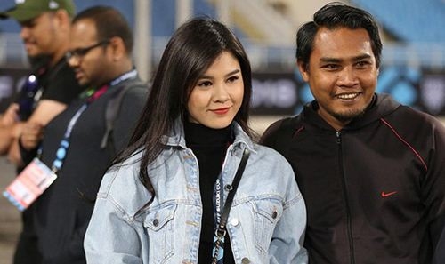 MC ”đeo bám” HLV Park Hang-Seo xinh đẹp trước thềm chung kết AFF Cup 2018