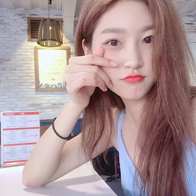Mùa hè đang chuẩn bị ập đến mà da thì hay bóng nhờn, các nàng đã biết dùng giấy thấm dầu đúng cách chưa?