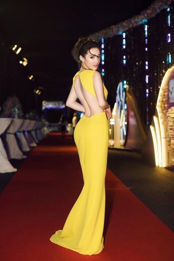 Mỹ nhân mặc bạo nhất năm 2018: Elly Trần, Nhã Phương hay ai?