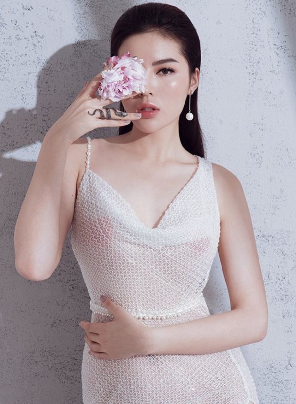 Mỹ nhân mặc bạo nhất năm 2018: Elly Trần, Nhã Phương hay ai?