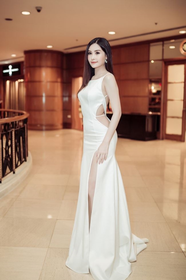 Mỹ nhân mặc bạo nhất năm 2018: Elly Trần, Nhã Phương hay ai?