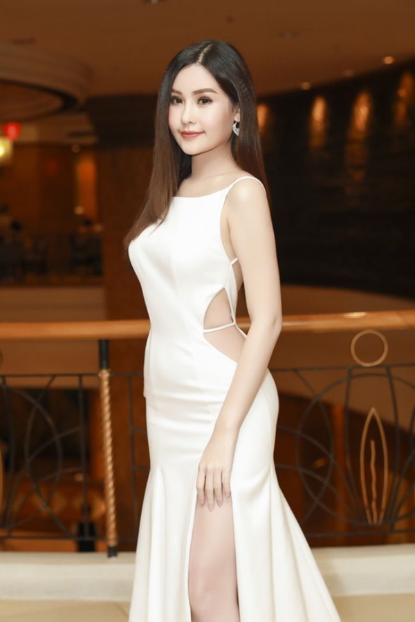 Mỹ nhân mặc bạo nhất năm 2018: Elly Trần, Nhã Phương hay ai?