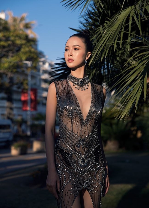 Mỹ nhân mặc bạo nhất năm 2018: Elly Trần, Nhã Phương hay ai?