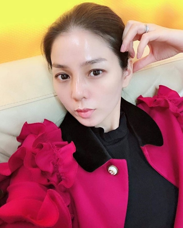 Ngân 98 nâng vòng 3, Lệ Quyên rút sụn mũi... gây xôn xao