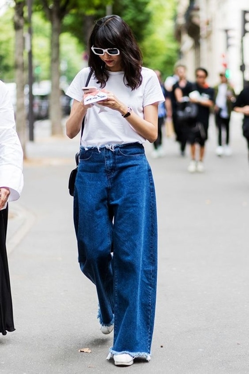 Quên kiểu quần jeans bó giò đi, đây mới là mốt jeans thống trị 2019