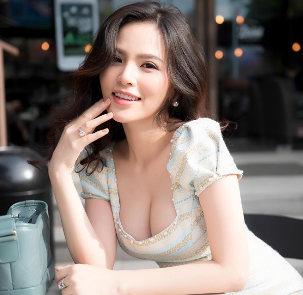 'Thánh nữ Mì Gõ', Elly Trần có vòng 1 đẹp lý tưởng nhất showbiz