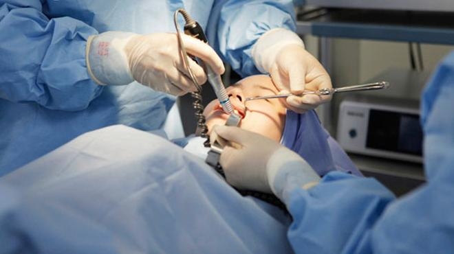 Trượt cằm vốn phức tạp và có rủi ro biến chứng cao, vậy chị em cần lưu ý điều gì?