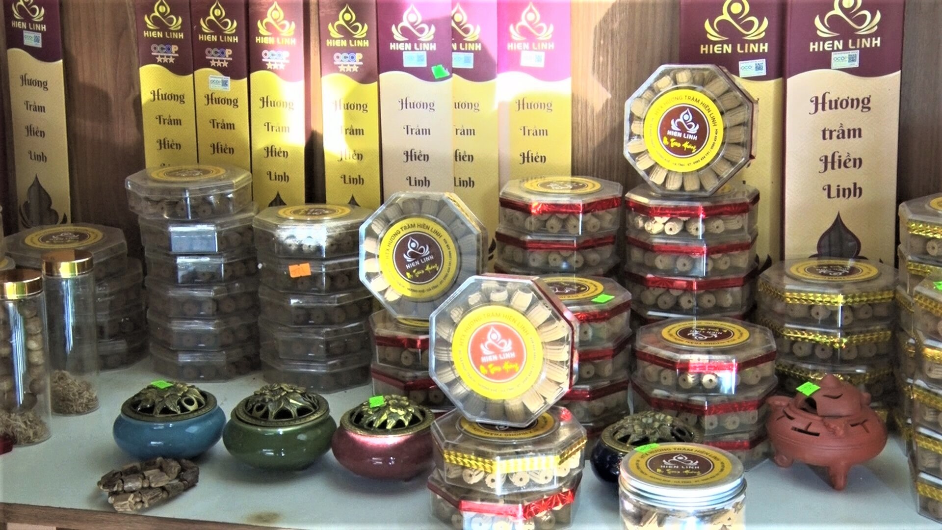 Từ cây gió trầm, được các cơ sở chế biến thành nhiều loại sản phẩm khác nhau.