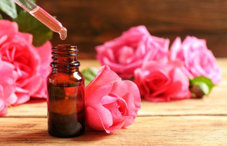 Tinh dầu hoa hồng được ví là nữ hoàng của các loại tinh dầu.