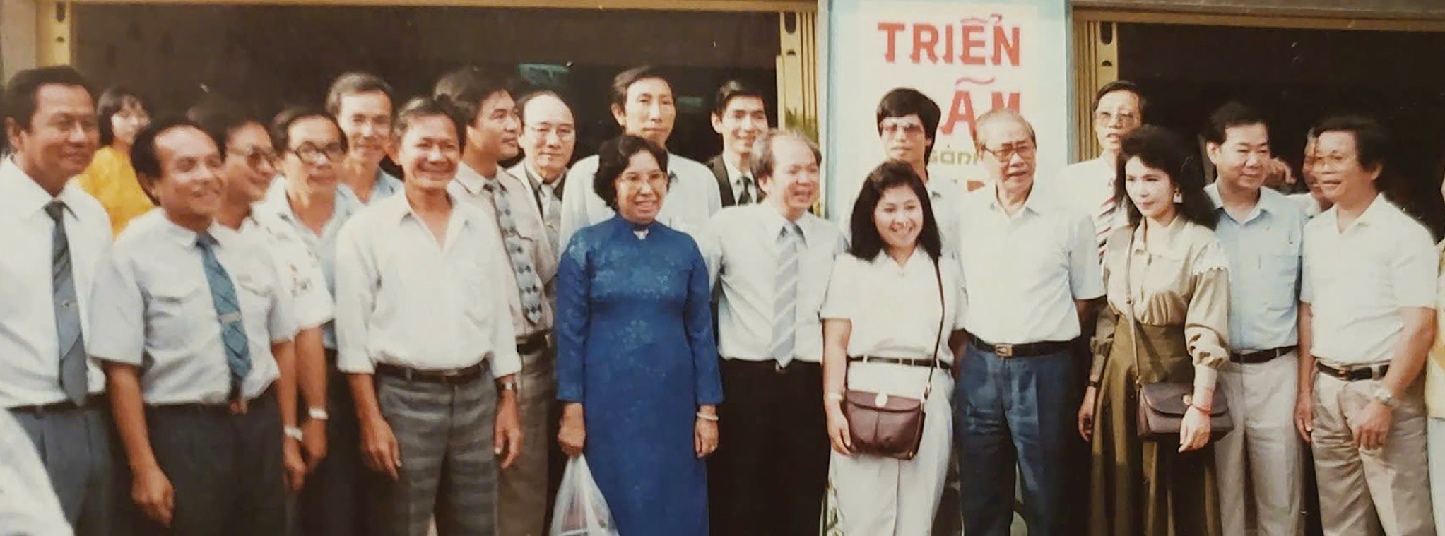 Đầu Xuân 1992 Thủ tướng Võ Văn Kiệt thăm triển lãm do Hiệp hội Tinh dầu - Hương liệu - Mỹ phẩm Việt Nam tổ chức tại Thảo Cầm Viên TPHCM