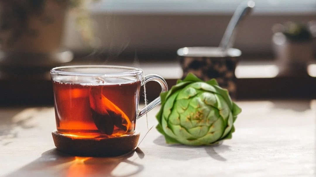 Trà thảo dược actiso cải thiện tiêu hóa, giảm đầy bụng, chướng hơi…