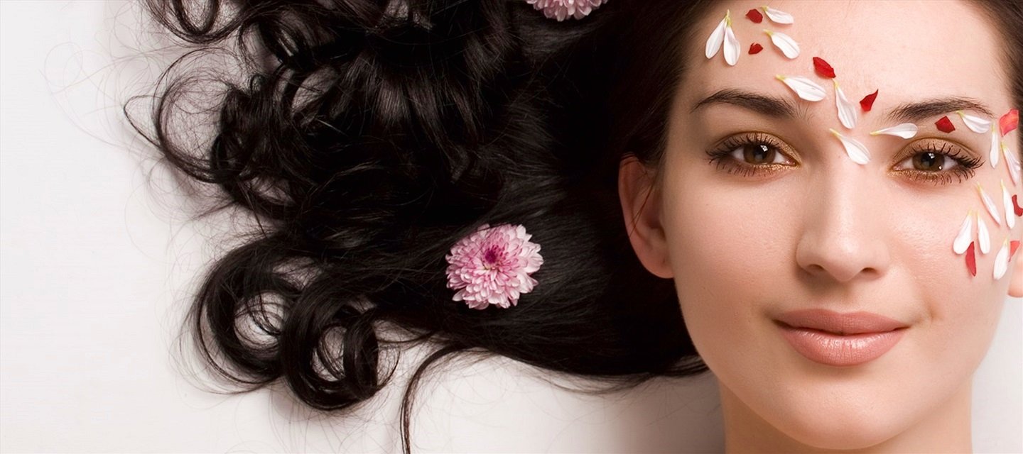 Khi được chăm sóc từ sớm và đúng cách, làn da sẽ được trẻ trung tươi sáng.