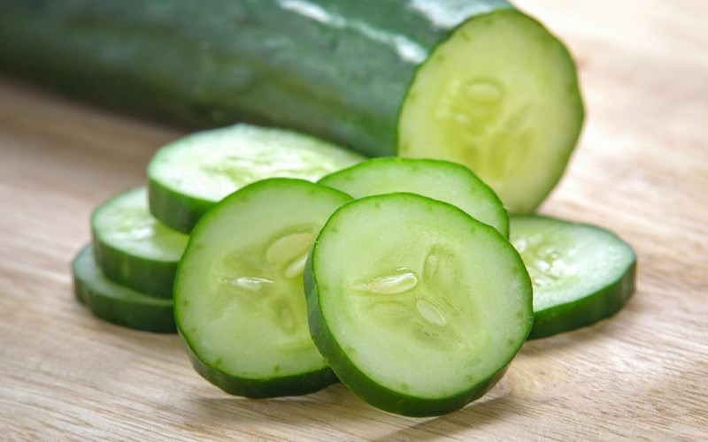 Dưa chuột chứa hàm lượng nước và vitamin C cao giúp da săn chắc.