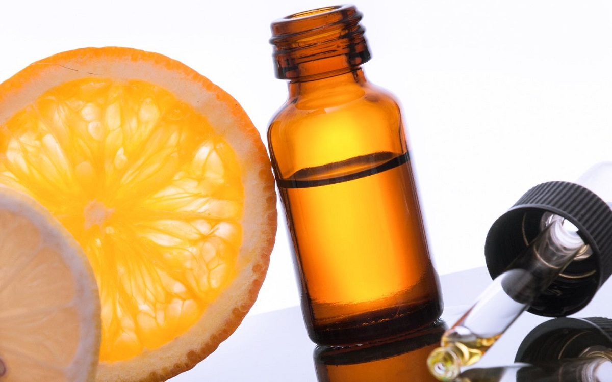 Vitamin C - Làm đều màu da
