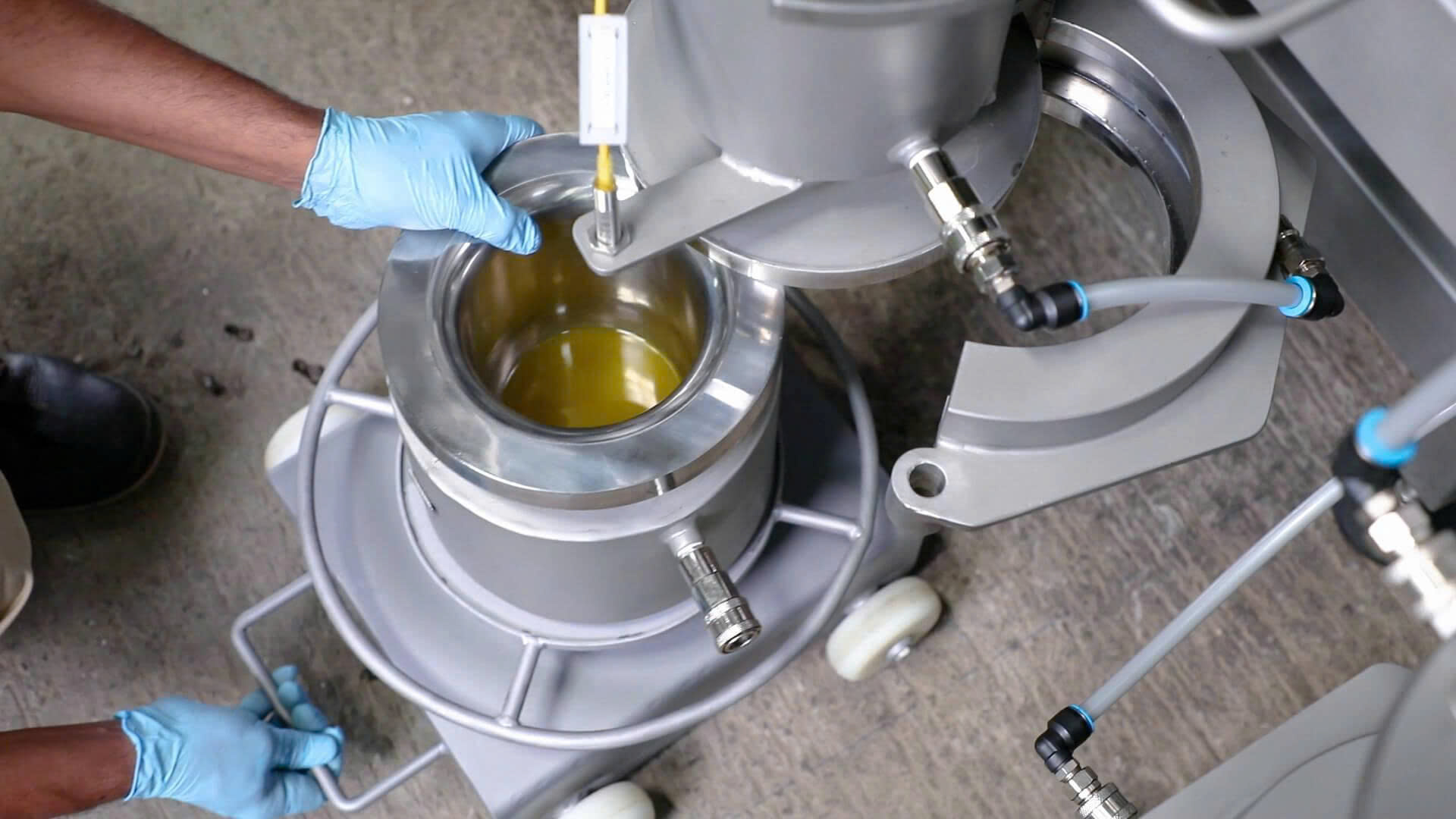 Chiết xuất tinh dầu bằng công nghệ CO2 siêu tới hạn