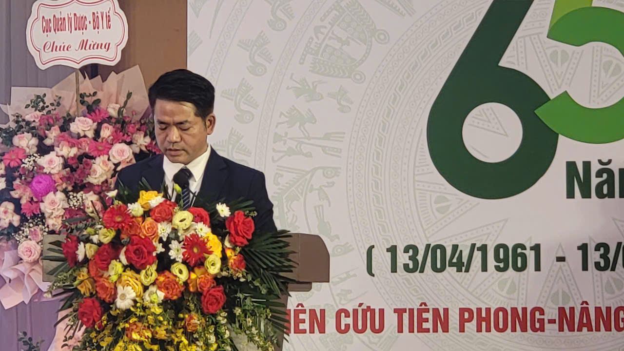 TS. Dược sĩ Trần Minh Ngọc, Viện trưởng Viện Dược liệu trình bầy định hướng công tác phát triển dược liệu