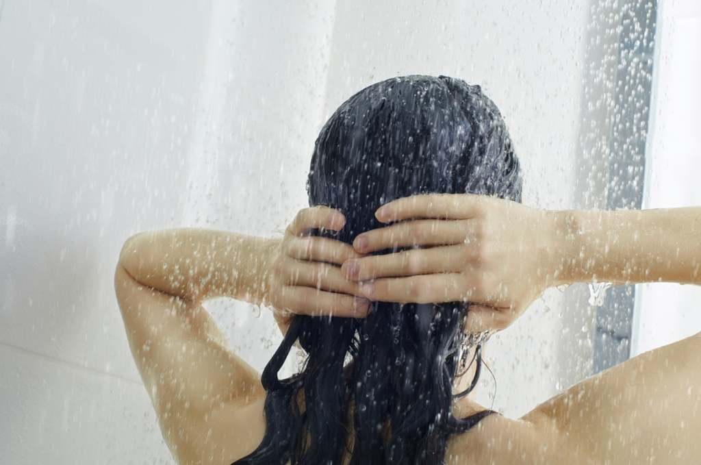 Rửa mặt lâu khiến da khô. Ảnh minh họa