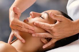 Massage vùng cằm