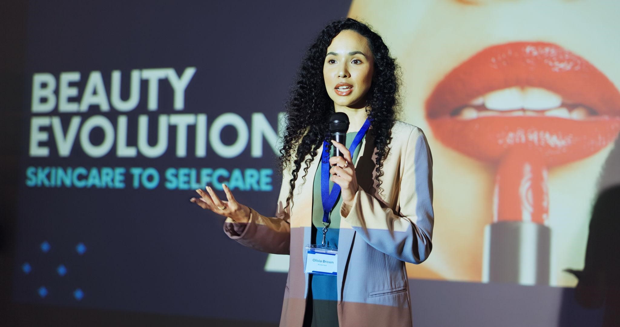 Các chuyên gia công nghệ, doanh nghiệp, nhà sản xuất mỹ phẩm tham gia tại Hội nghị