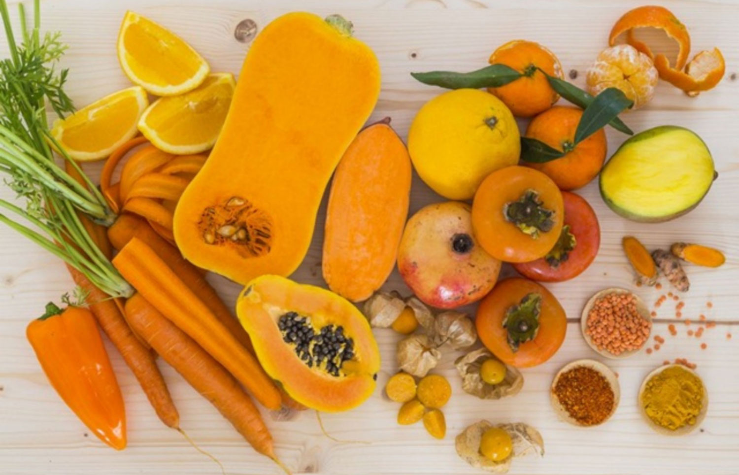Nhóm thực phẩm màu vàng giàu beta carotene và lycopene.