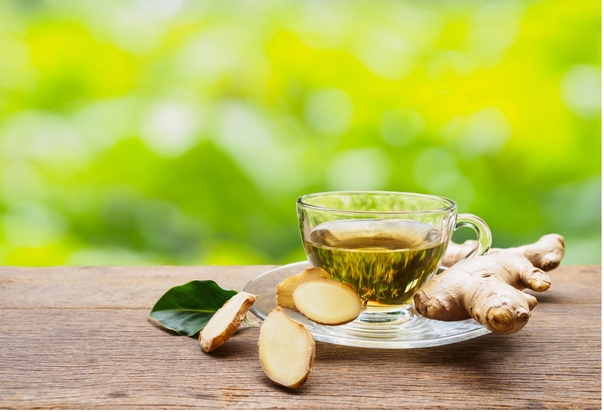 Pha trà gừng mật ong uống buổi sáng, hoặc thêm gừng vào các món ăn hàng ngày.
