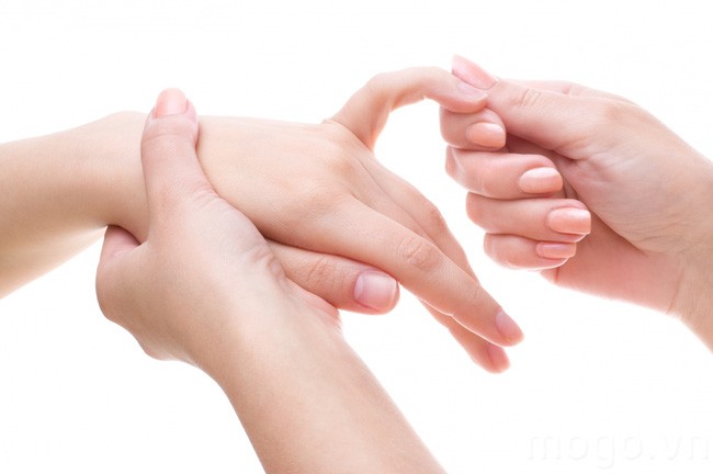Massage giúp lưu thông khí huyết và giúp tay thon, mịn