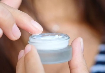 Bộ Y tế đề xuất nhiều điểm mới như tăng cường hậu kiểm, siết trách nhiệm của doanh nghiệp, đơn giản hóa thủ tục hành chính và bổ sung các quy định bảo đảm an toàn, chất lượng mỹ phẩm trên thị trường...