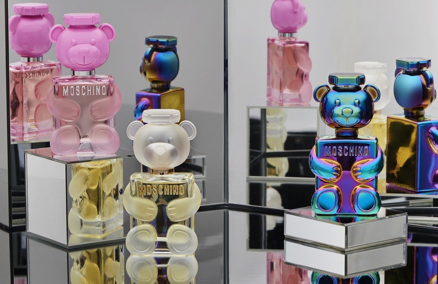 moschino-toy-collection--nang-luong-sang-tao-danh-thuc-moi-giac-quan_6a37cd72d5ec2.jpg?md5=CUl5K7vhUnwPcYc3O8Q39A&%3Bexpires=1782056371&expires=1782150005