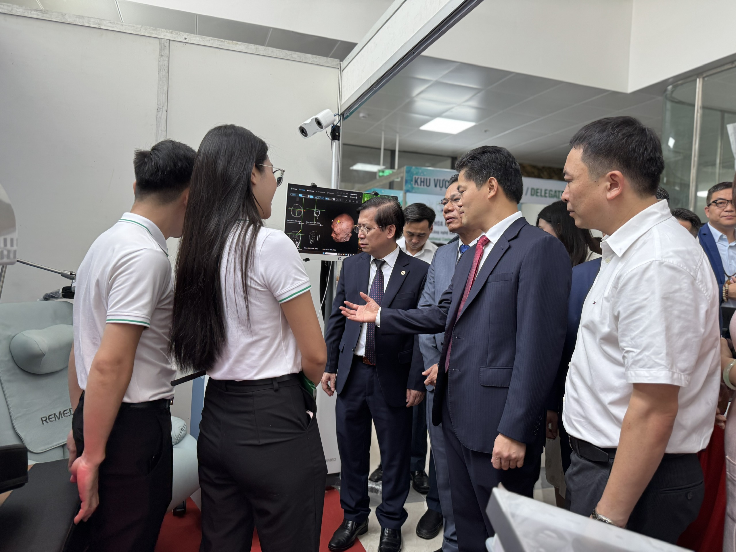 Một số loại thuốc Y học Cổ truyền được chi trả theo giá bảo hiểm y tế cho người dân tại Bệnh viện Châm cứu Trung ương