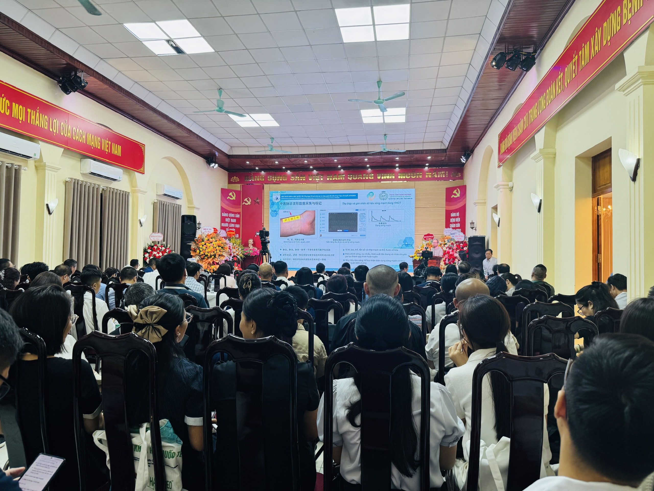 Hội thảo thu hút sự quan tâm của các chuyên gia trong và ngoài nước