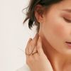 Tinh dầu thơm: vừa dưỡng da ẩm mượt, vừa lưu hương lâu dài