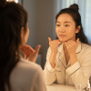 9 phút massage da mỗi tối giúp xóa mờ nếp nhăn trên mặt
