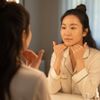 9 phút massage da mỗi tối giúp xóa mờ nếp nhăn trên mặt