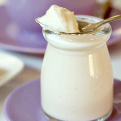 Cách tự làm mặt nạ từ sữa chua cho làn da sáng mịn