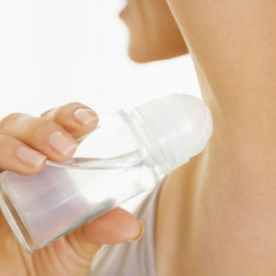 Dùng mỹ phẩm khử mùi có nguy cơ mắc bệnh?