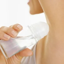 Dùng mỹ phẩm khử mùi có nguy cơ mắc bệnh?