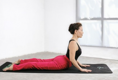 5 tư thế yoga đơn giản hỗ trợ làm mờ nám da tại nhà