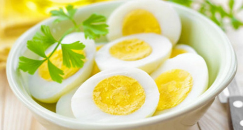 Người ăn 2 quả trứng mỗi ngày và người hiếm khi ăn trứng, ai khỏe mạnh hơn?
