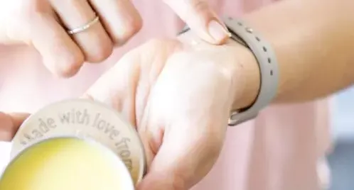 5 điều cần biết trước khi sử dụng nước hoa khô dạng sáp