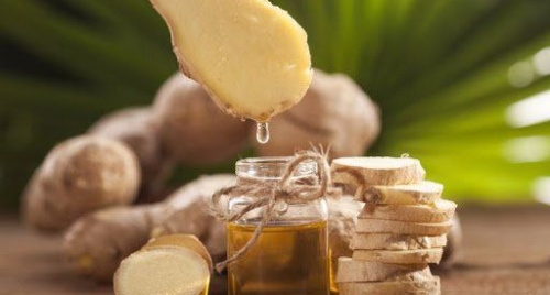 Massage thư giãn với tinh dầu gừng