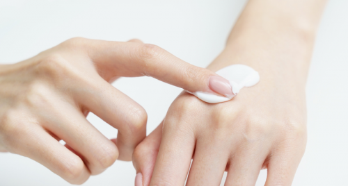 Cách chọn kem dưỡng ẩm trong liệu trình điều trị viêm da dị ứng tốt nhất