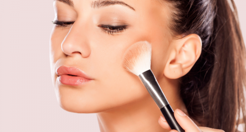 Mẹo trang điểm không bóng nhờn cho nữ văn phòng mùa nồm ẩm